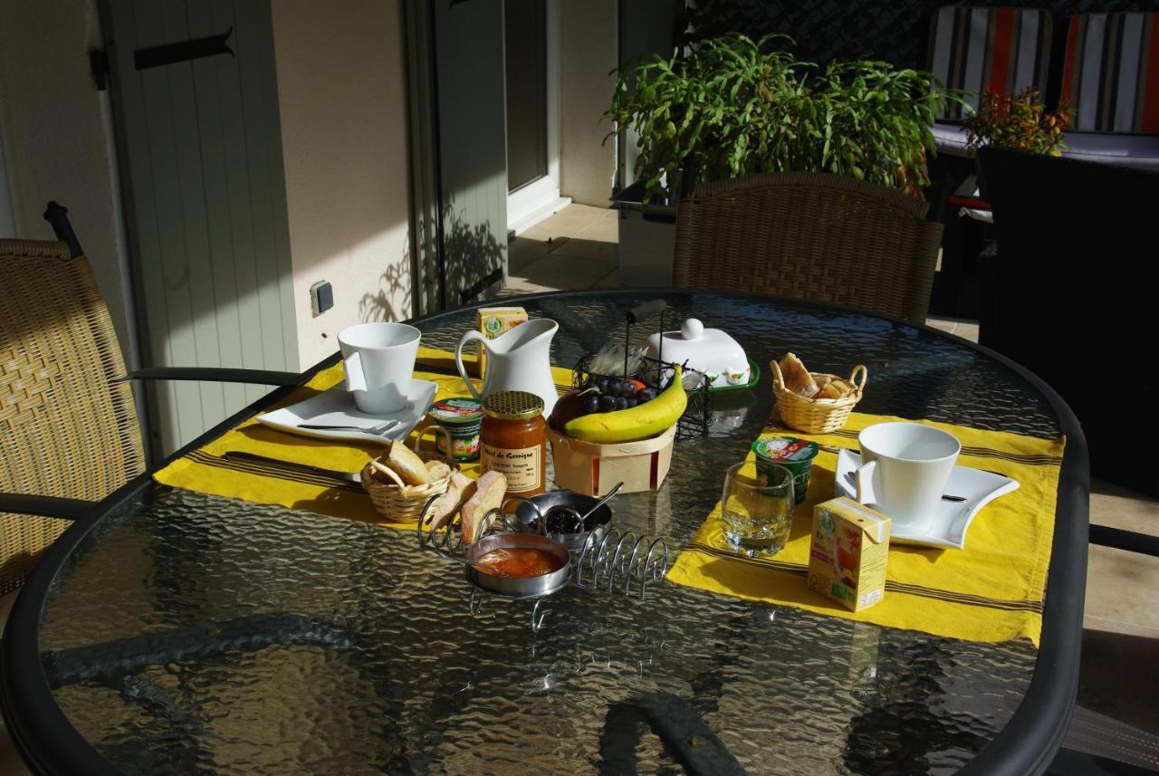Bed and Breakfast Les Coronilles Сен-Максимен-ла-Сент-Бом Экстерьер фото