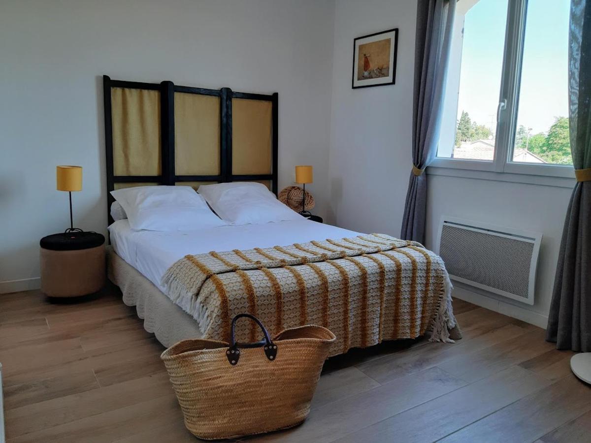 Bed and Breakfast Les Coronilles Сен-Максимен-ла-Сент-Бом Экстерьер фото